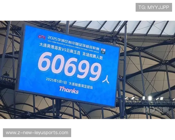 大连英博通过中路穿插制造连续威胁