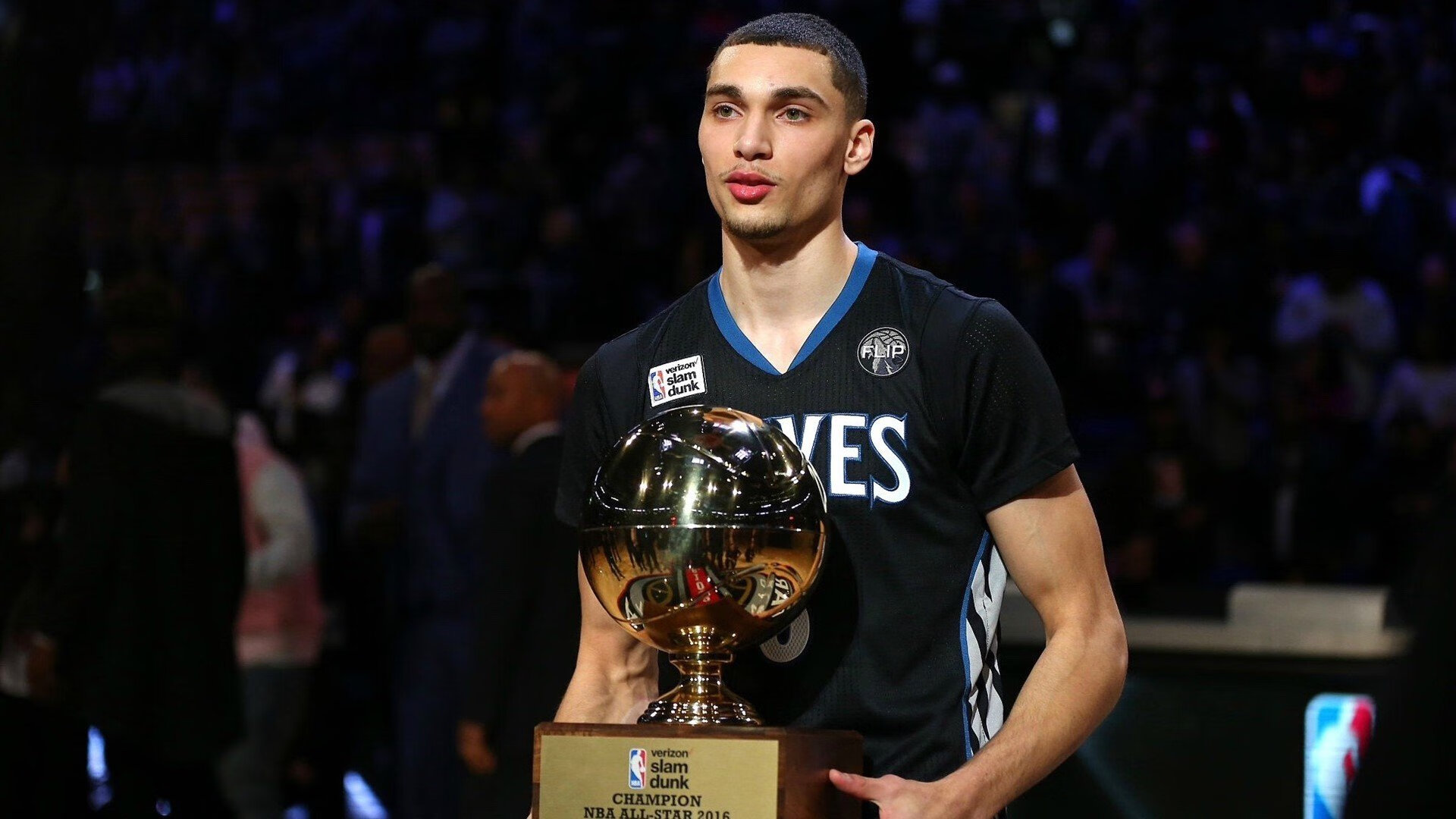 LOL职业联赛观赛人群逐渐年轻化趋势明显，英雄联盟职业联赛现场