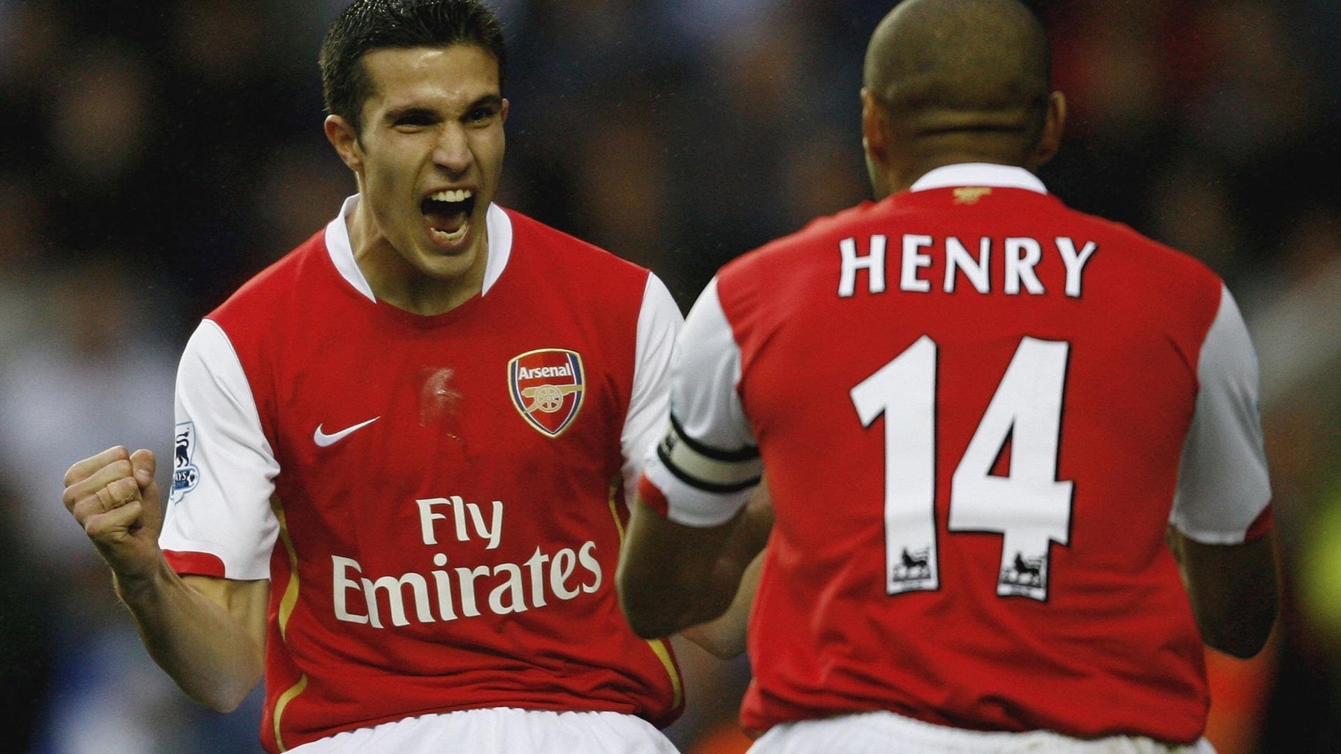 退役球员担任电视解说专业解读比赛受到观众喜爱,球员退役背景音乐